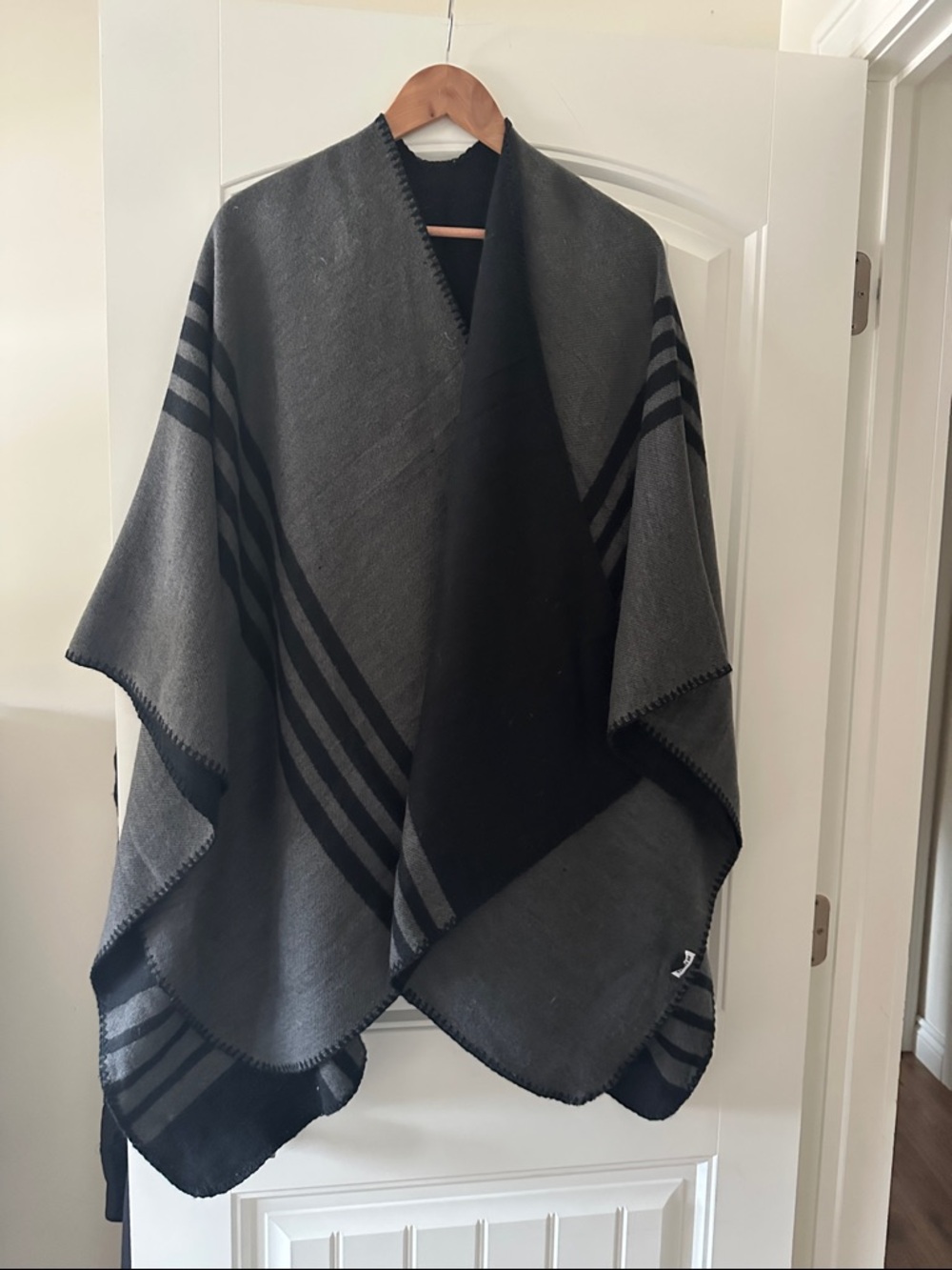 BB Dakota Charcoal & Black Knit Wrap